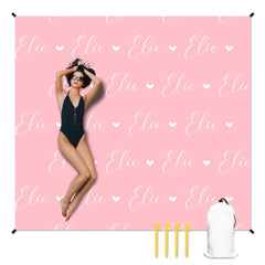 人物沙滩垫无纹理样机 2