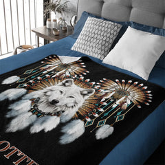 Western Tribe Wolf Blanket - Animal Print Cozy Throw Blanket - Gift For Wolf Lovers